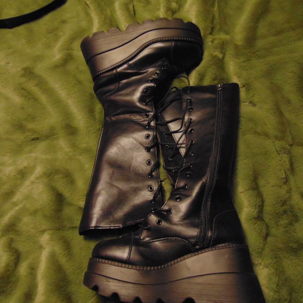 Size 6 1/2 or 7 platform boots, black